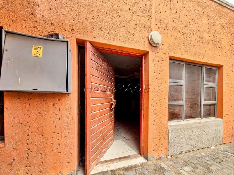 Kuisebmund, Walvis Bay:  Home with 2 Flats is for Sale - Photo 5