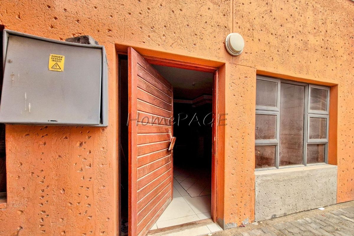 Kuisebmund, Walvis Bay:  Home with 2 Flats is for Sale - Photo 5