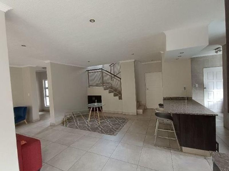 THATCHFIELD SECURITY ESTATE - 4 BEDROOM HOUSE WITH A SWIMMING POOL - Photo 6