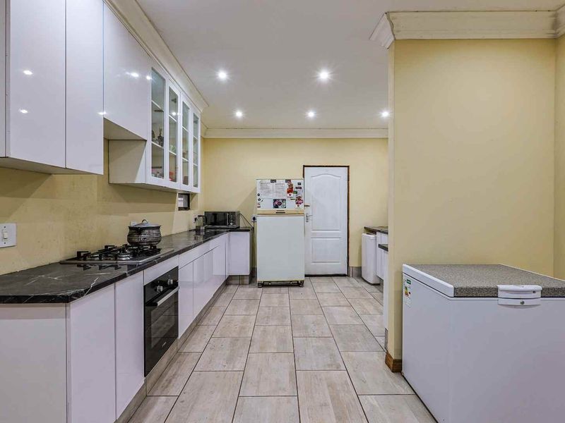 Endless potential in Val de Grace - Photo 8