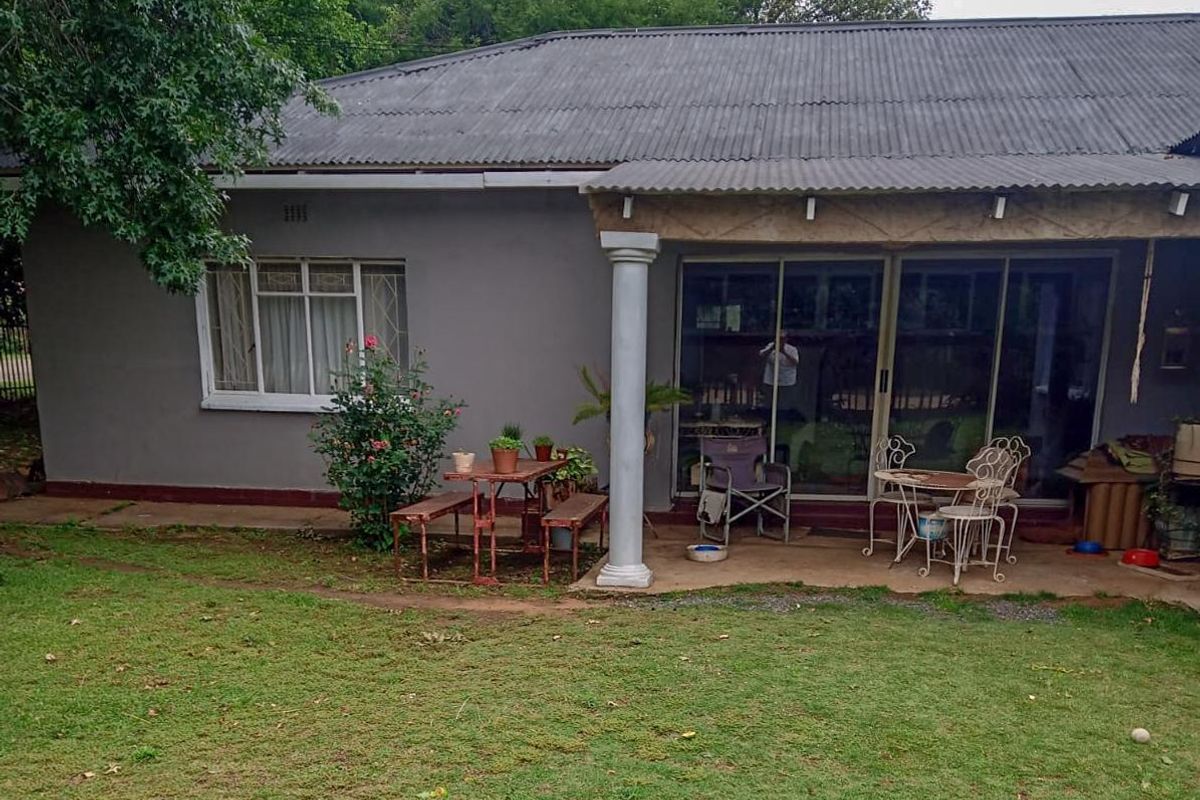 Exceptional 5-Bedroom Home for Sale - Prime Corner Stand in Villiers - Photo 4