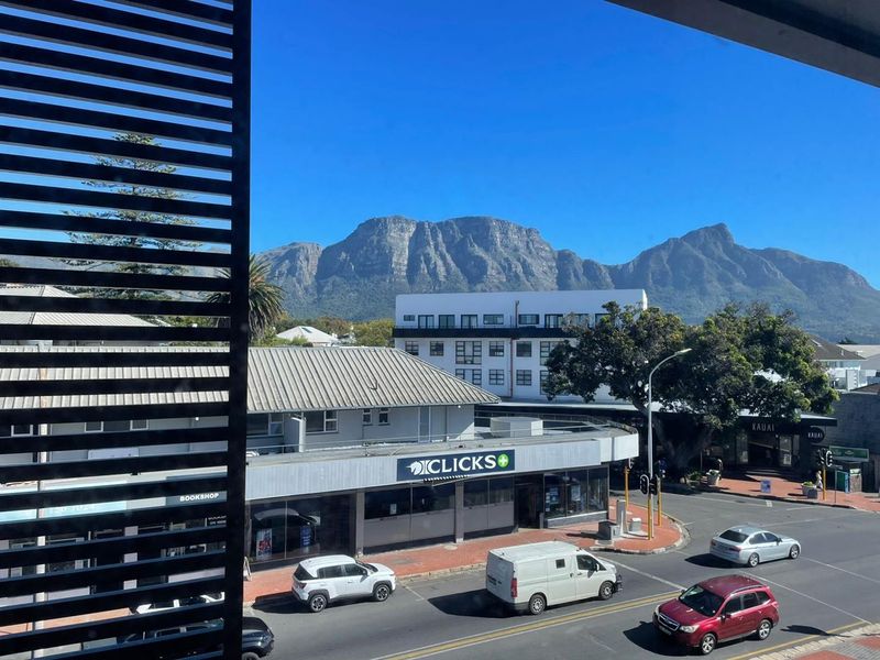 213.7m2  to Let | Southern Suburbs - Photo 6