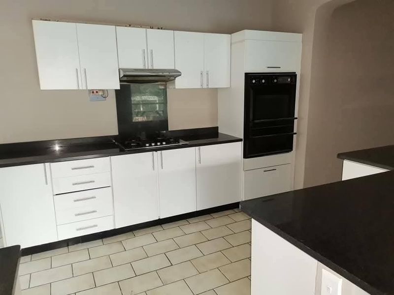 STUNNING FAMILY HOME IN PRIME LOCATION - WESTVILLE - Photo 7