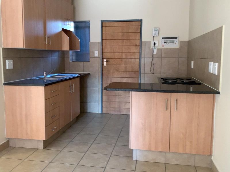 Modern 2-Bedroom Apartment for Sale in Route 82 Security Village – Alveda, Johannesburg South - Photo 3