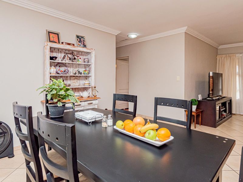 Lovely Simplex Townhouse for Sale - Photo 7