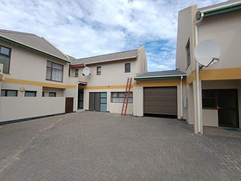 🏡Prime Townhouse with Business Rights | Swakopmund Town Centre 🏡 - Photo 4