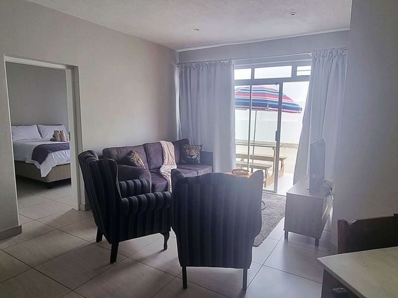 Spacious 2-Bedroom Apartment with En-Suite Baths & Garage in Swakopmund - Photo 6