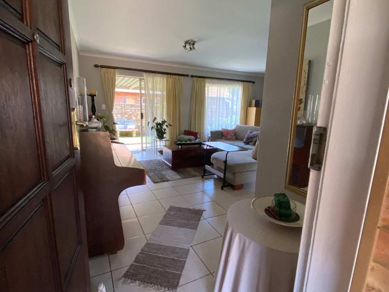 2 Bedroom Townhouse for Sale in Pierre Van Ryneveld. - Photo 2