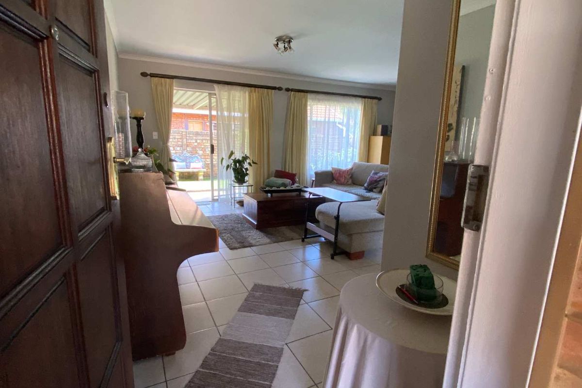 2 Bedroom Townhouse for Sale in Pierre Van Ryneveld. - Photo 2