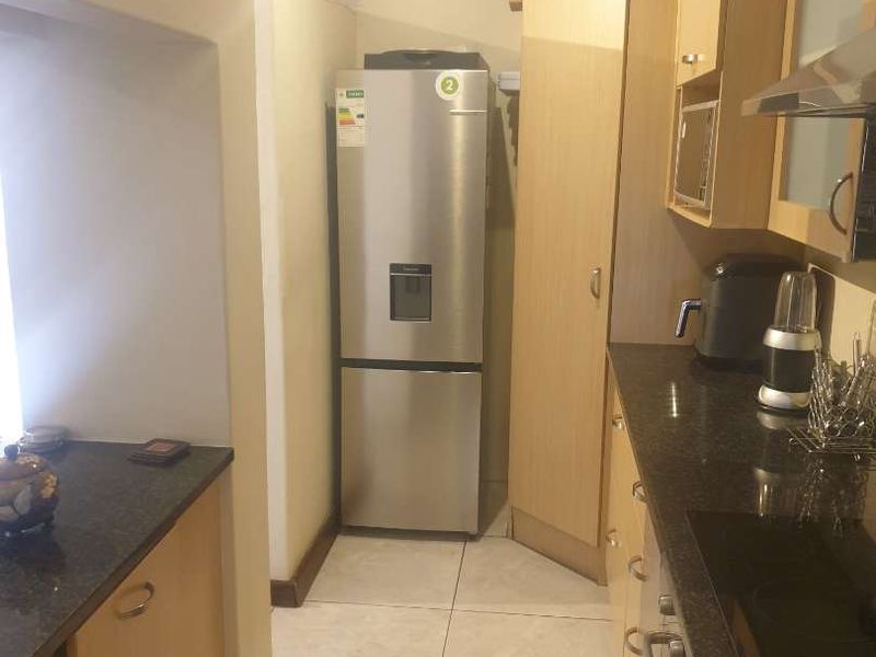 Charming 2-Bedroom Family Home in Secure Beverley Complex - Photo 8