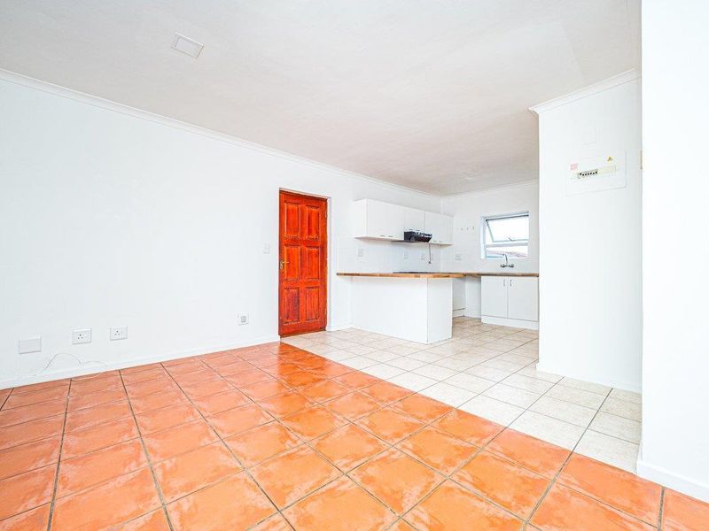 Stylish 2-Bedroom Apartment on the 2nd Floor - Photo 2