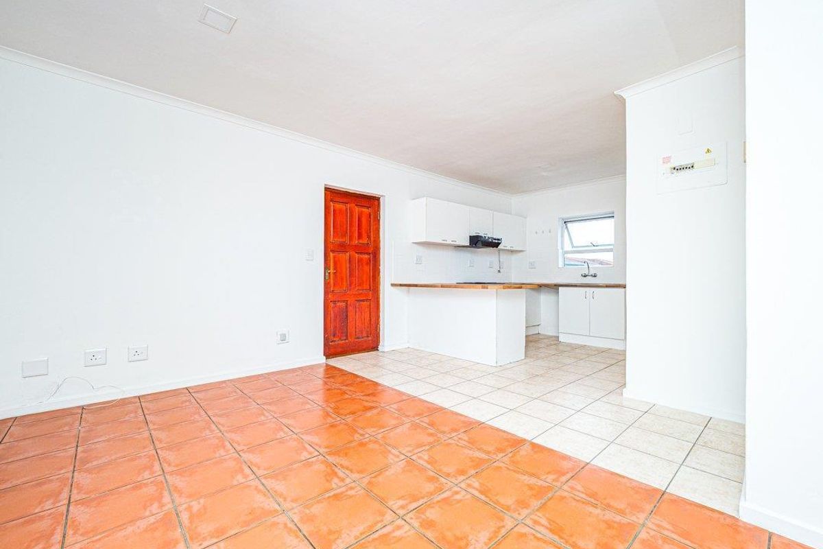 Stylish 2-Bedroom Apartment on the 2nd Floor - Photo 2