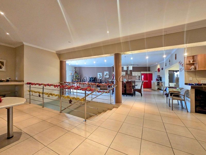 Long Beach, Walvis Bay:  4 Bedroom Property with 6-car garages for sale - Photo 5