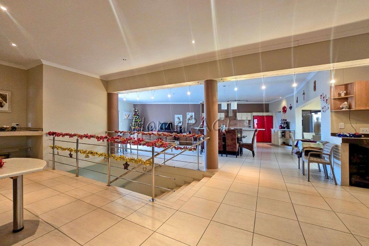 Long Beach, Walvis Bay:  4 Bedroom Property with 6-car garages for sale - Photo 5
