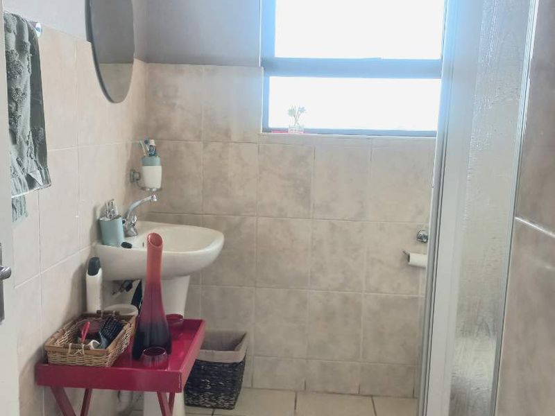 Gem & Neat Apartment - Photo 9