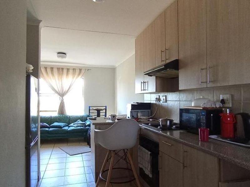2 Bedroom Apartment For Sale - Photo 2