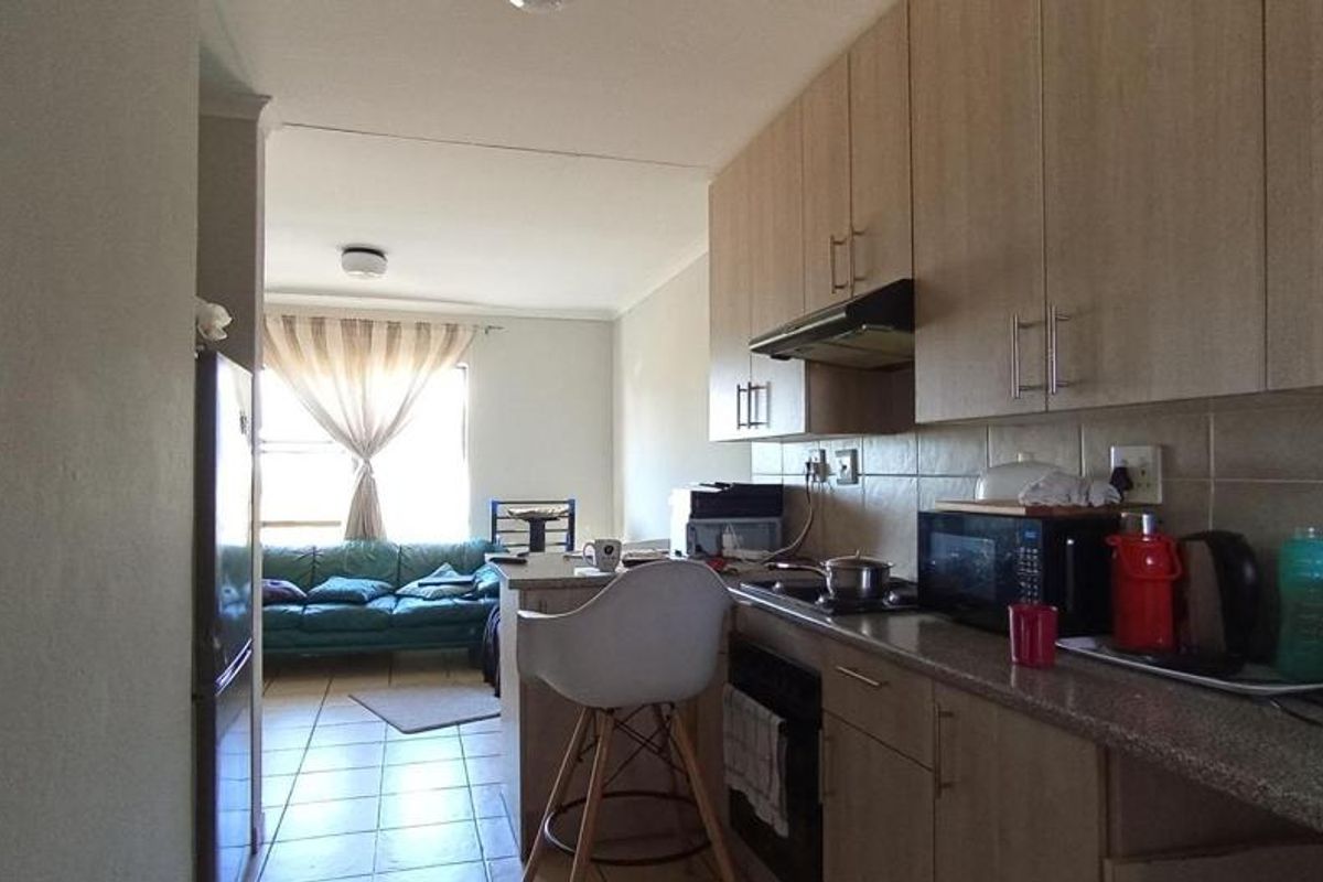 2 Bedroom Apartment For Sale - Photo 2