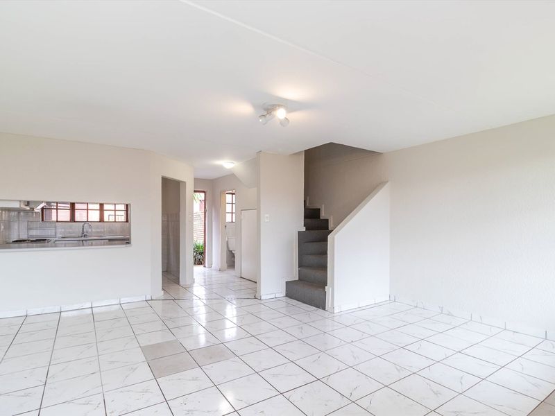 Neat duplex unit with large rooms from 1 August 2026 - Photo 5