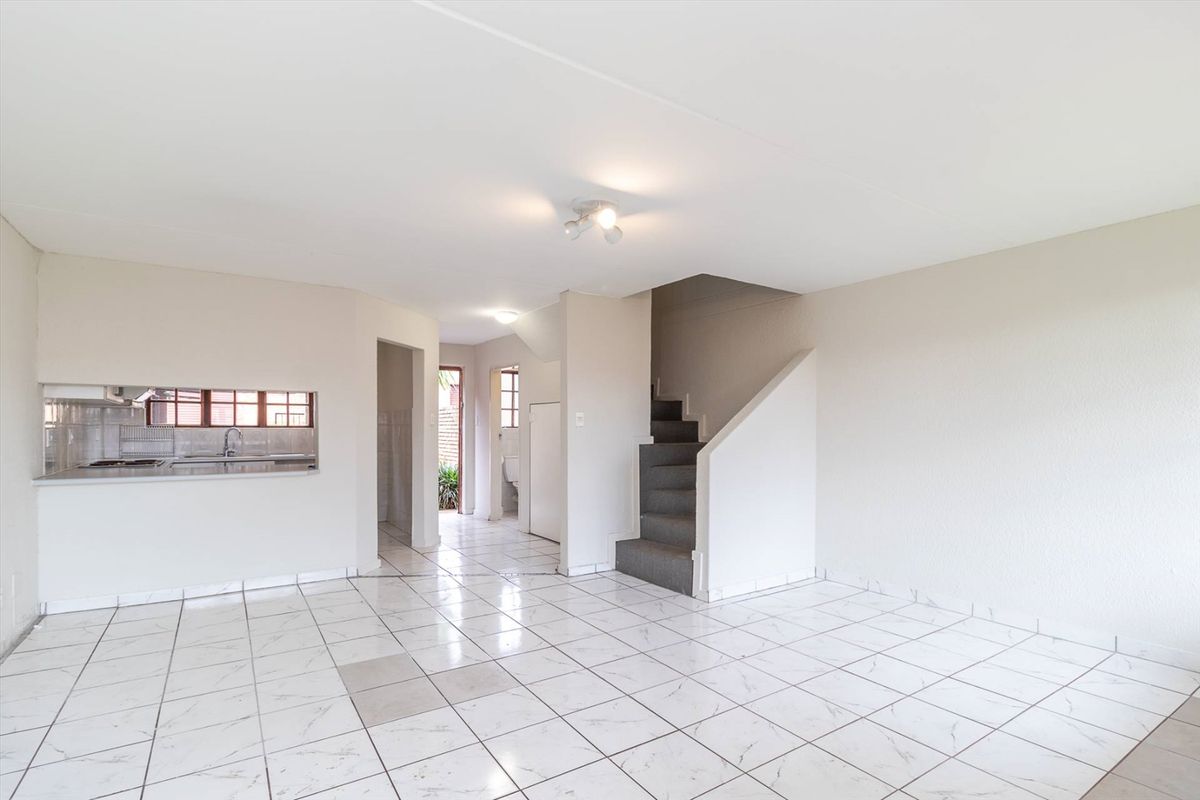 Neat duplex unit with large rooms from 1 August 2026 - Photo 5