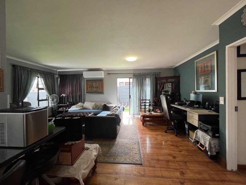 Prime Location: Impeccable Family Home for Sale - Photo 5