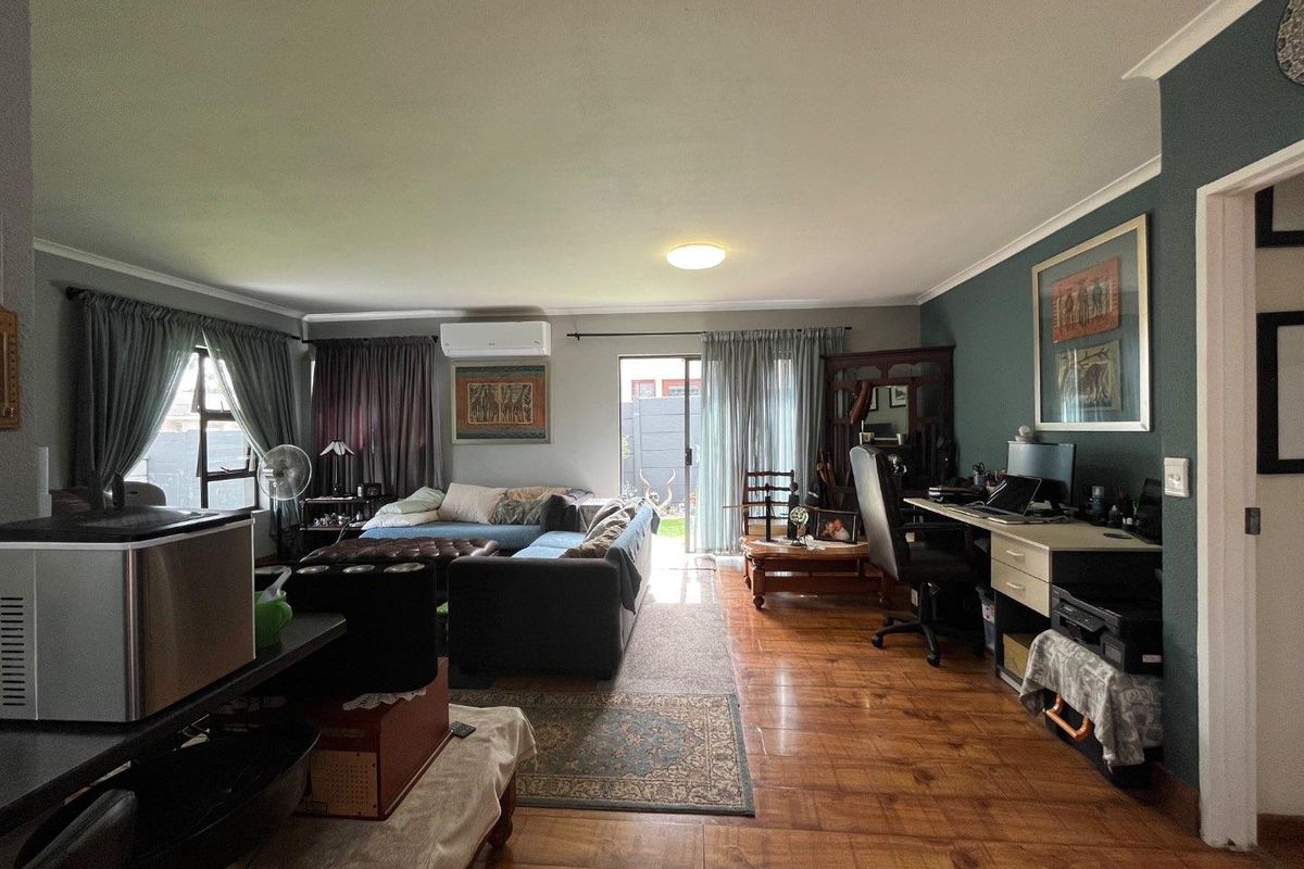 Prime Location: Impeccable Family Home for Sale - Photo 5