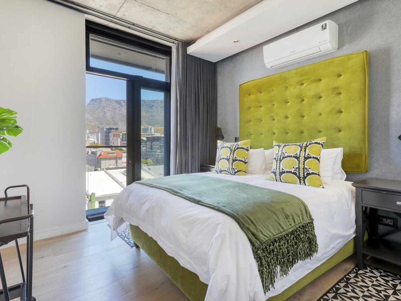 LUXURY PENTHOUSE: PRIVATE ROOFTOP POOL TERRACE & PANORAMIC TABLE MOUNTAIN VIEWS - Photo 9