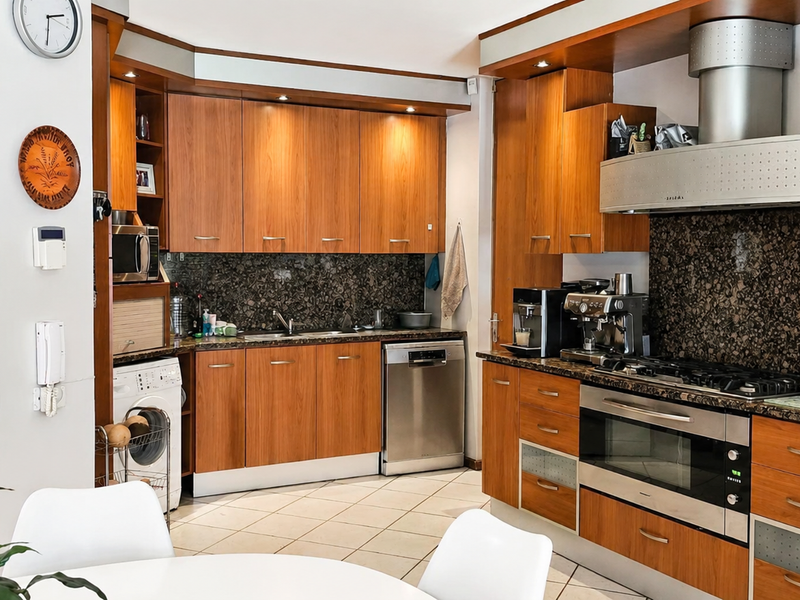 Exceptionally spacious and modern family home - Photo 7