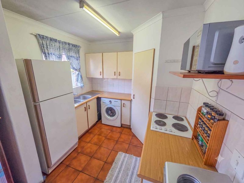 2 Bedroom Townhouse For Sale in Die Wilgers - Photo 4