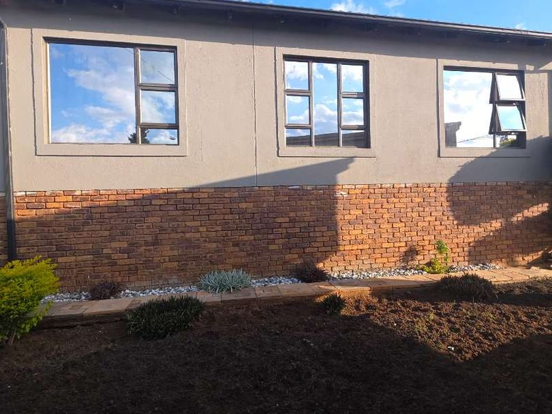 Luxury 3-Bedroom home with modern finishes for sale in Mahube Valley, - Photo 2