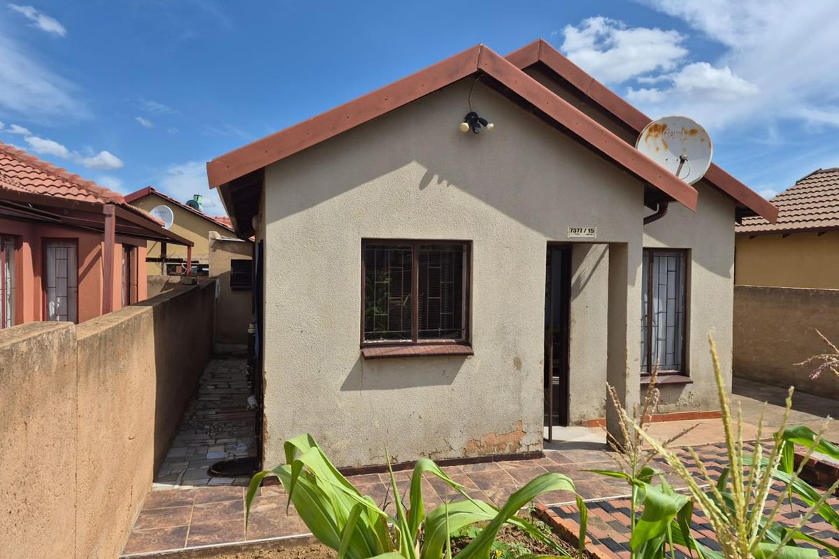 2 bedrooms house for sale in Soshanguve VV - Photo 2