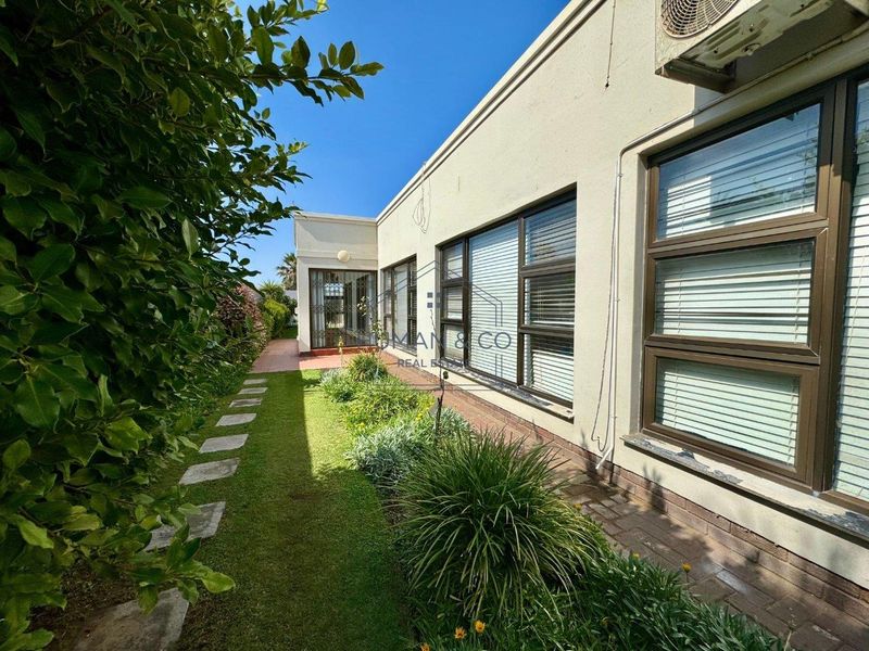 Spacious 5 Bedroom house in prime Meersig Area - Photo 3