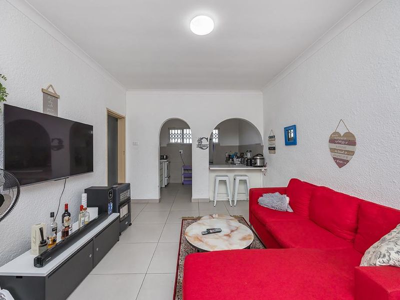 Modern 1 Bedroom Apartment with Balcony in Glenlily Parow - Photo 8