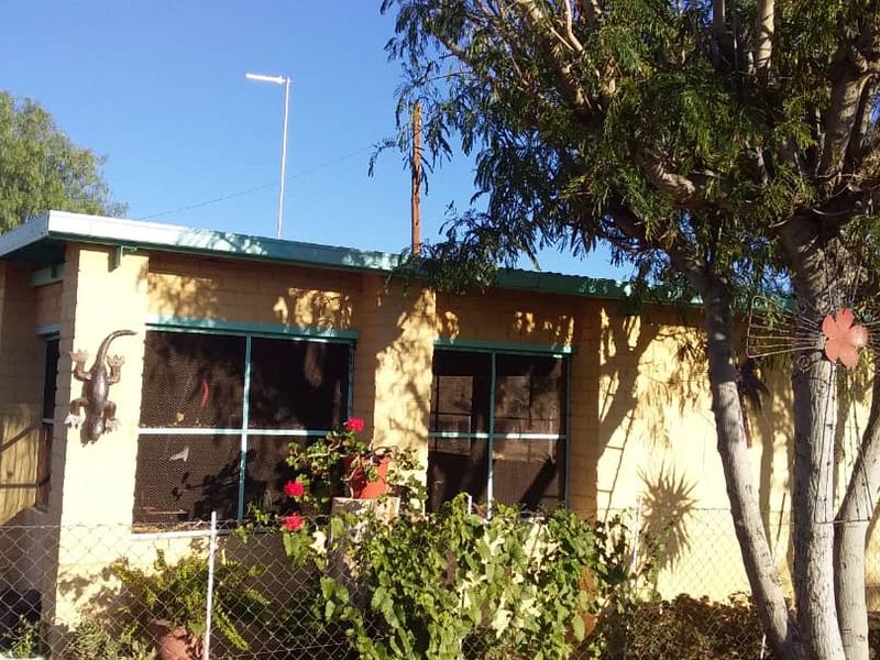 Farm in the South of Namibia, well established infrastructure and sufficient grazing.  Two farmhouses, outbuildings and staff accomodation - Photo 2