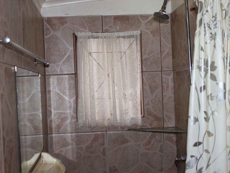 1 BEDROOM GARDEN COTTAGE - Photo 4