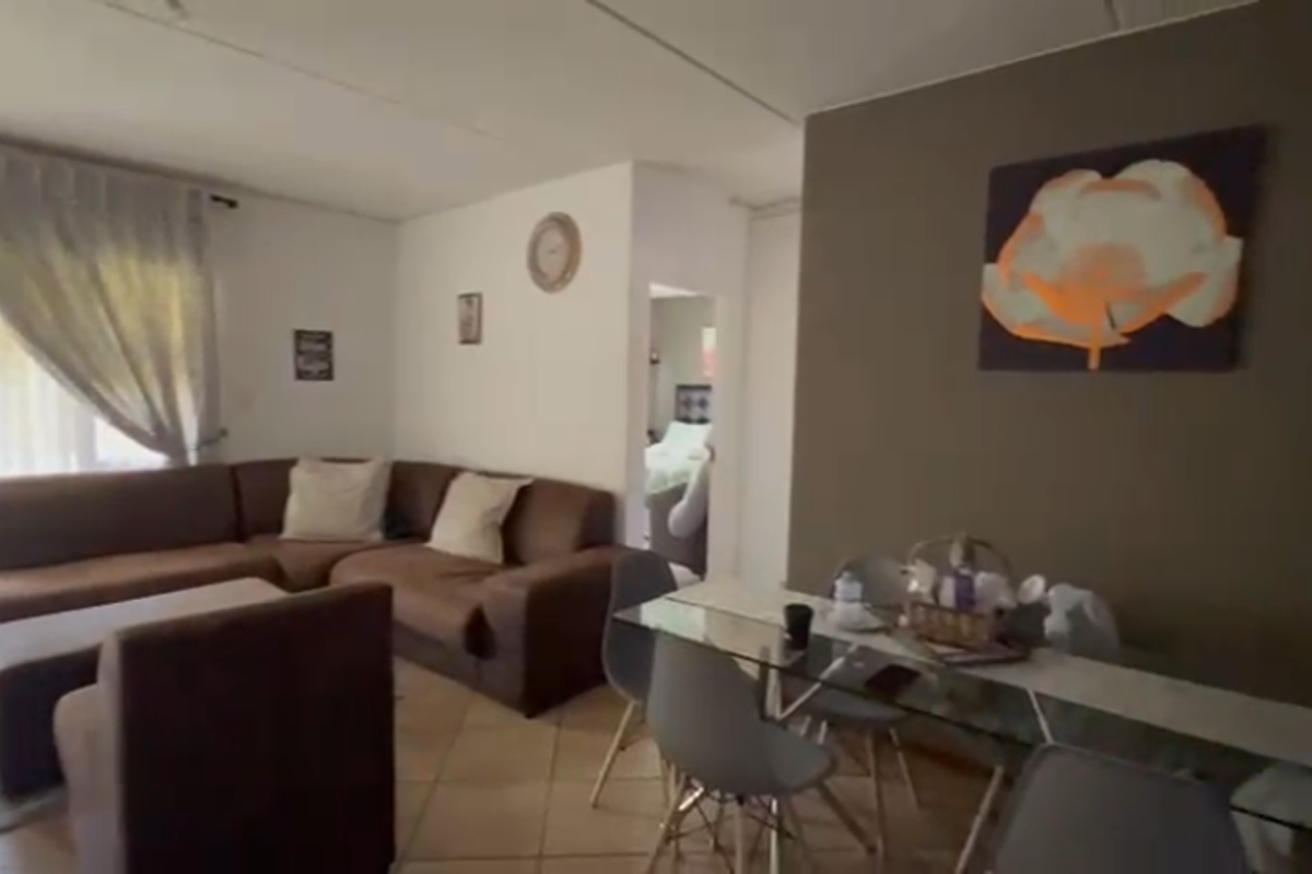 Alberton 3 Bedroom Apartment For Sale in Alberstdal - Photo 4