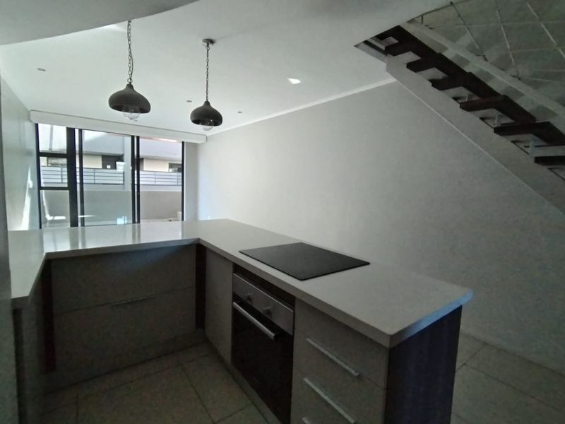 Modern and beautiful duplex apartment in Menlo Park. - Photo 7