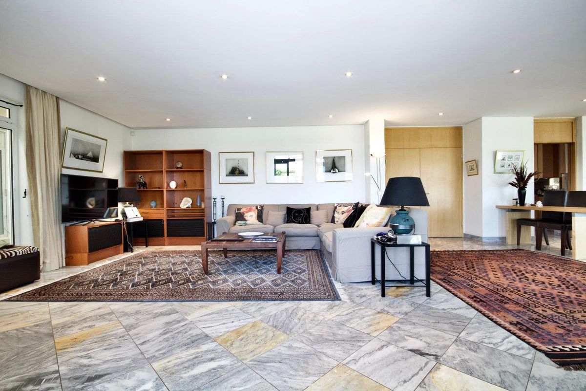 Fully Furnished Luxury beachfront home in Sunset Links Golf Estate - Photo 5