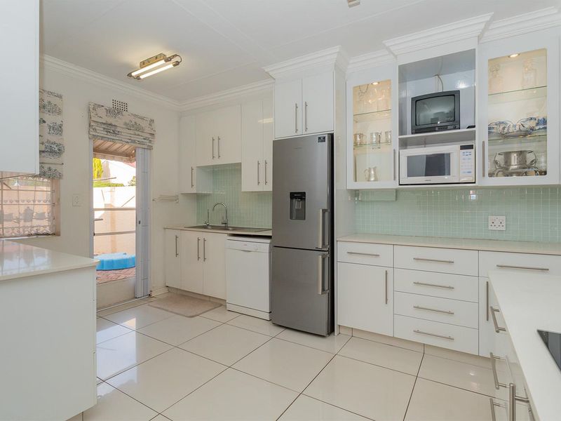 SUPERB SPACIOUS 3 BEDROOM SIMPLEX - Photo 6