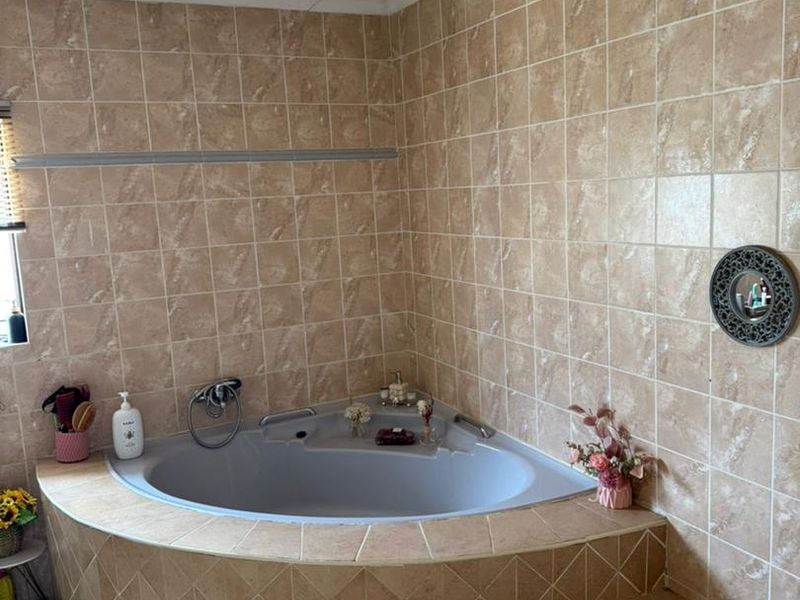 STUNNING FAMILY HOME FOR SALE – CIMBEBASIA - Photo 7