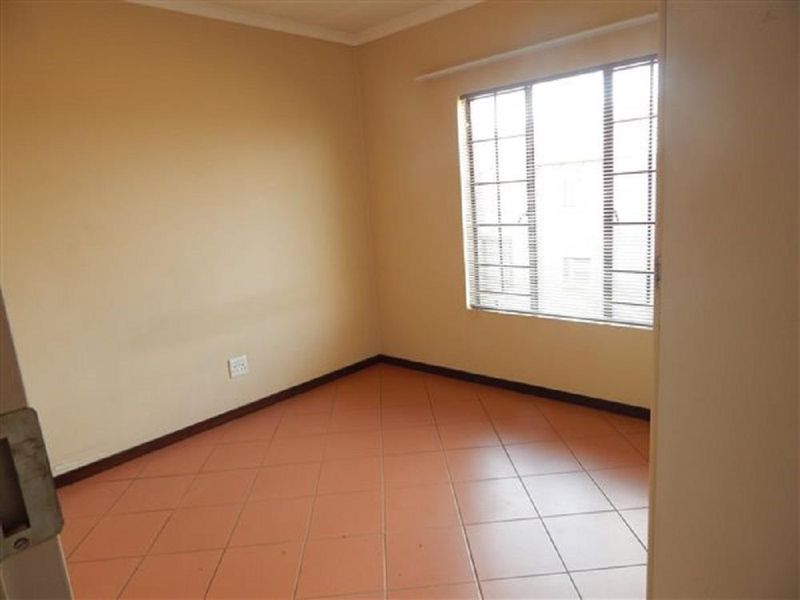 Modern 2 bedroom top unit in Mooikloof Ridge - Photo 7