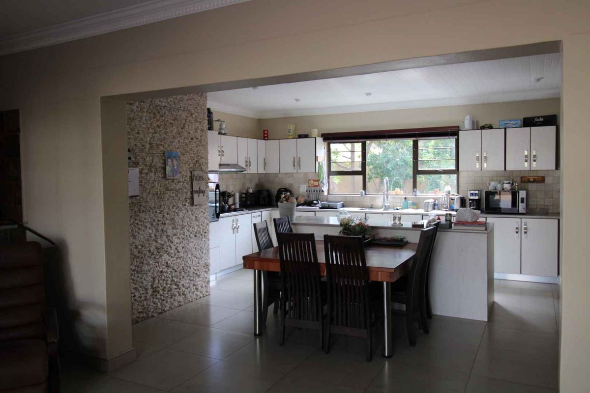 Well located Family Home in good neighbourhood on large stand! - Photo 4