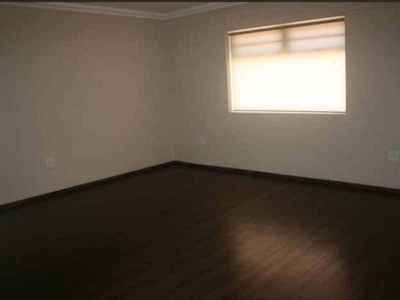 Serene Living: 6-Bedroom Oasis in Swakopmund River Plots - Photo 6