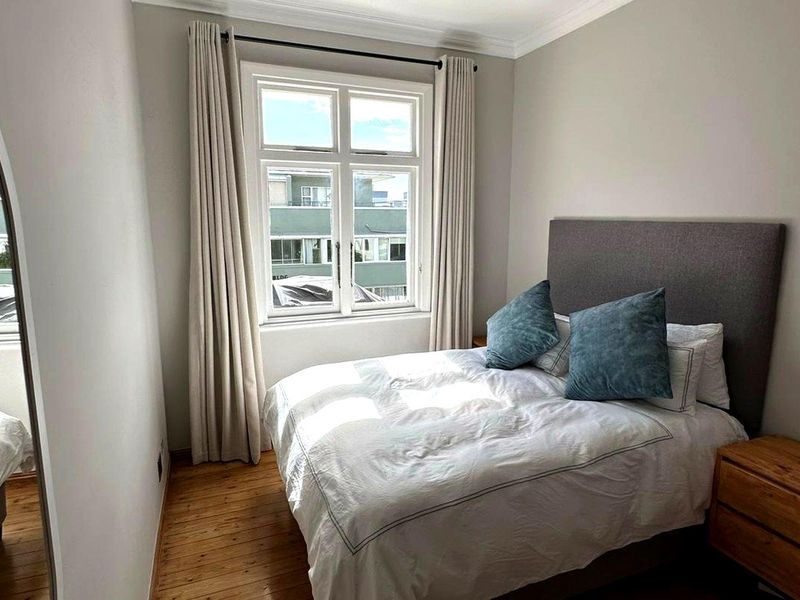 Top Floor Corner Apartment in Sea Point - Photo 8