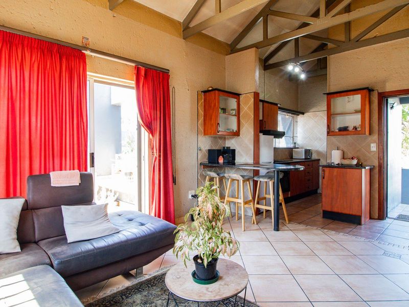 Immaculate 2 Bedroom Townhouse in the Hutch Complex - Photo 3