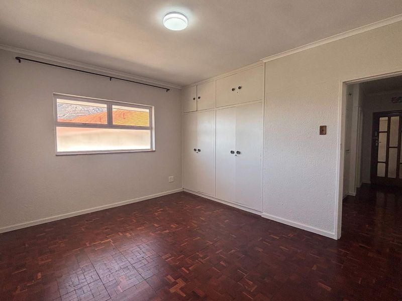 2 Bedroom Apartment in Tamboerskloof - Photo 3