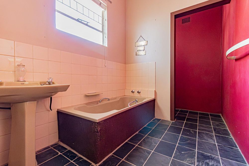 2ND BEDROOM ENSUITE BATHROOM
