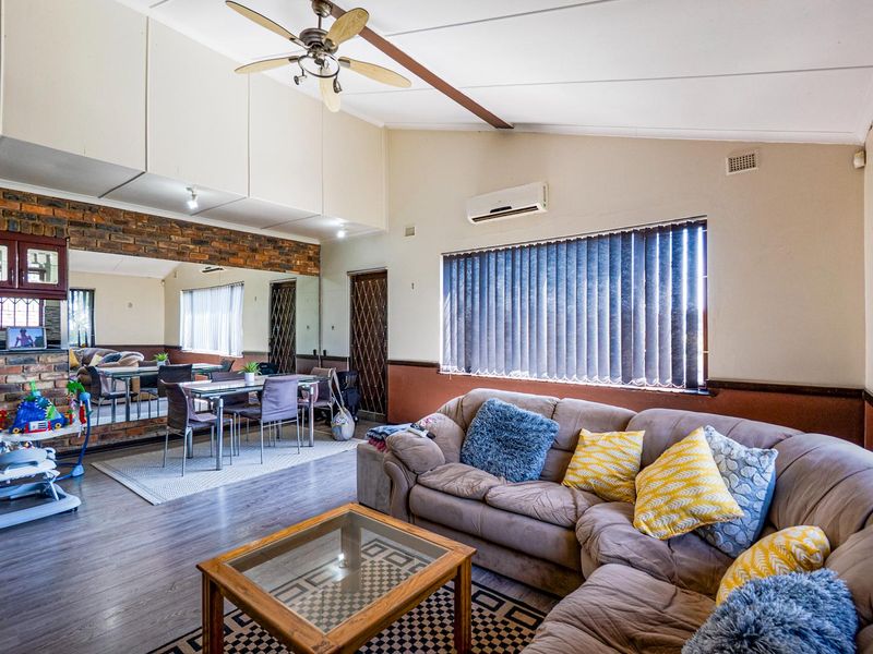 Face brick home with distant sea views - Photo 3