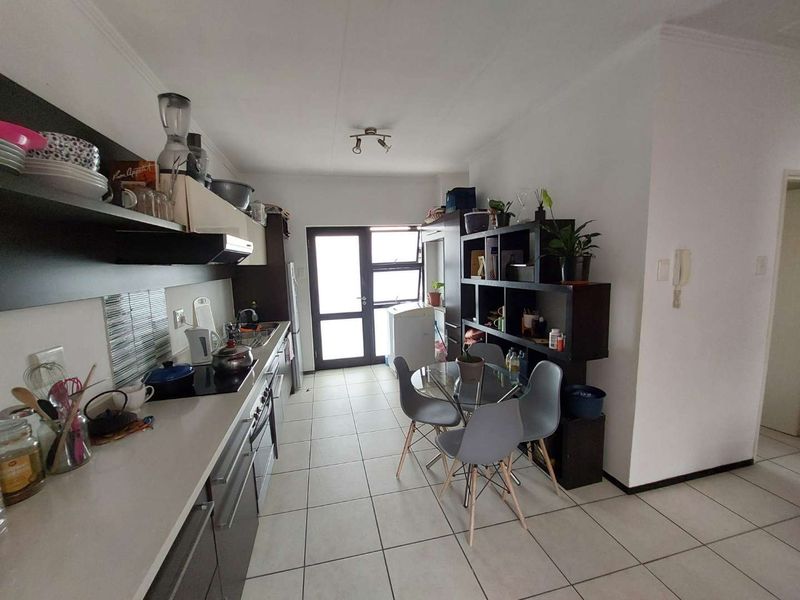 ULTRA MODERN BALWIN COMPLEX , 2 BEDS , 1 FULL BATH-VIEWS FOR DAYS -ON THE GARDEN ROUTE IN WINCHESTER HILLS - Photo 3