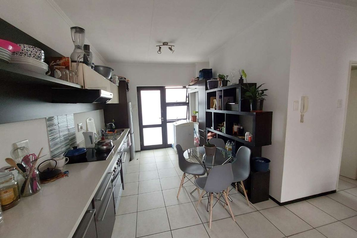 ULTRA MODERN BALWIN COMPLEX , 2 BEDS , 1 FULL BATH-VIEWS FOR DAYS -ON THE GARDEN ROUTE IN WINCHESTER HILLS - Photo 3