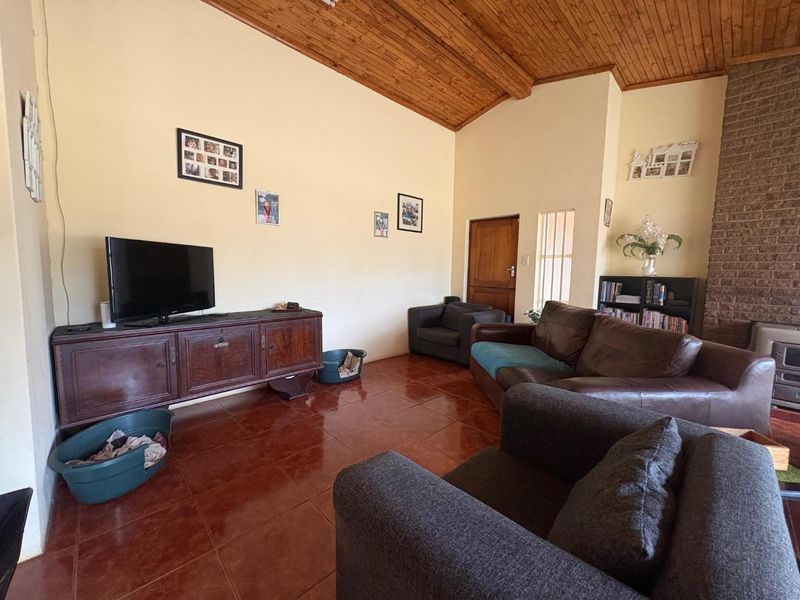 1.4ha Smallholding with Main Residence, Flatlet & Extensive Outbuildings - Photo 7